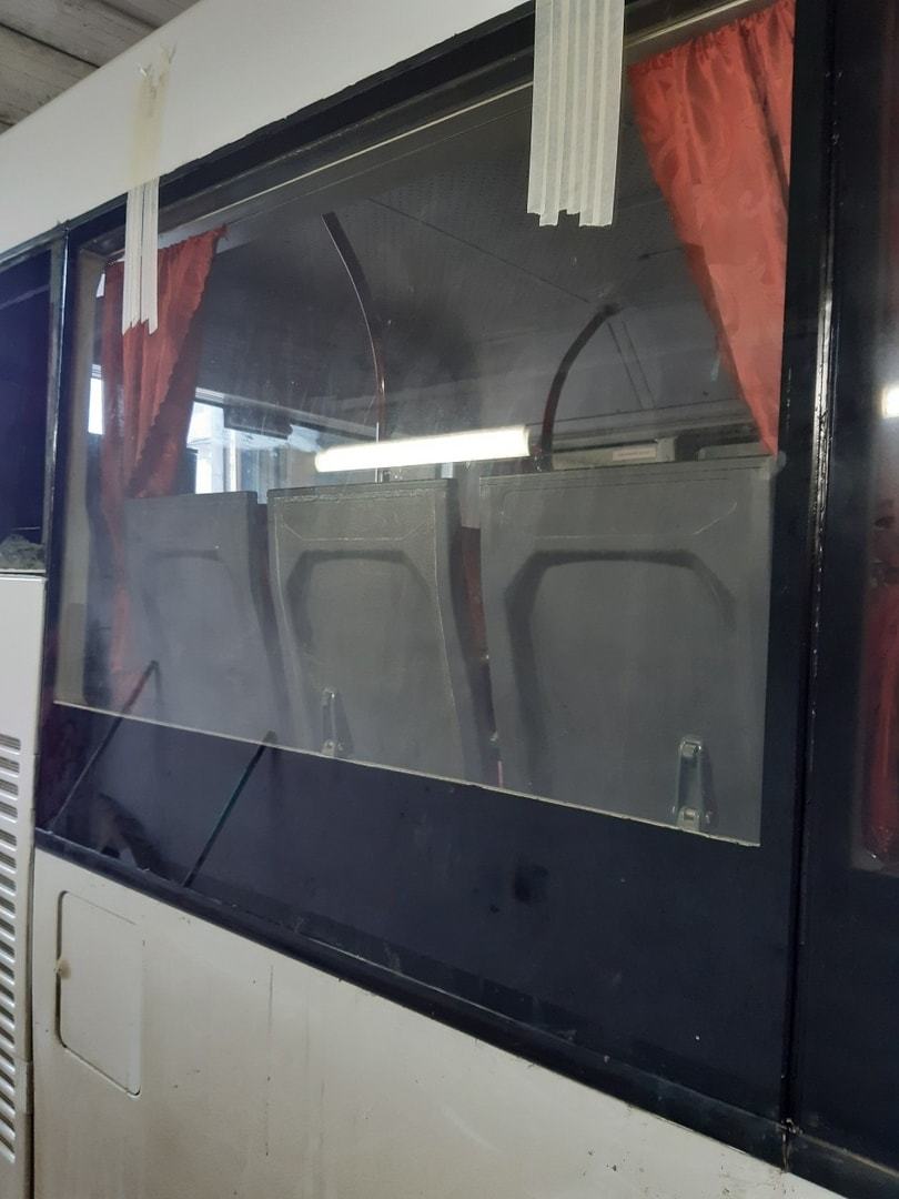 фото ремонт бокового стекла автобуса в автосервисе