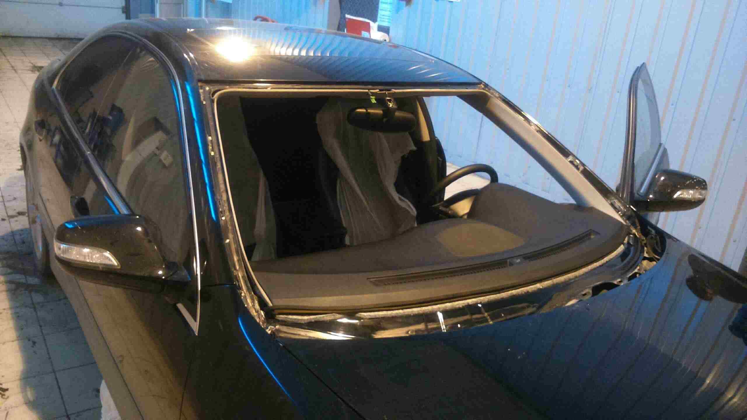 фото замена лобового стекла хонда в автосервисе