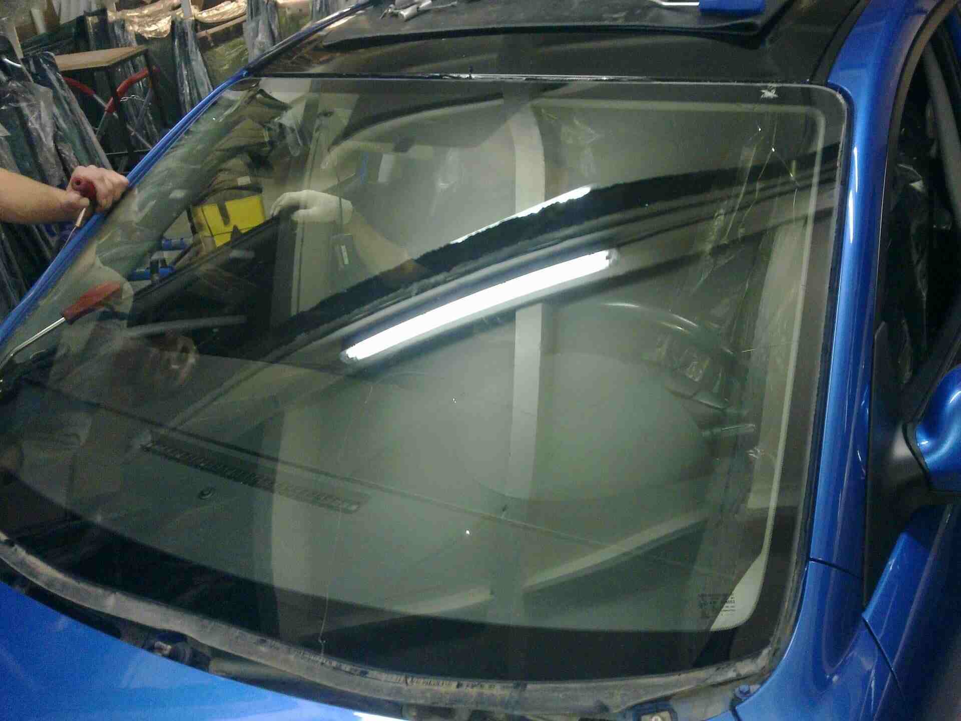 фото замена лобового стекла авто в перми