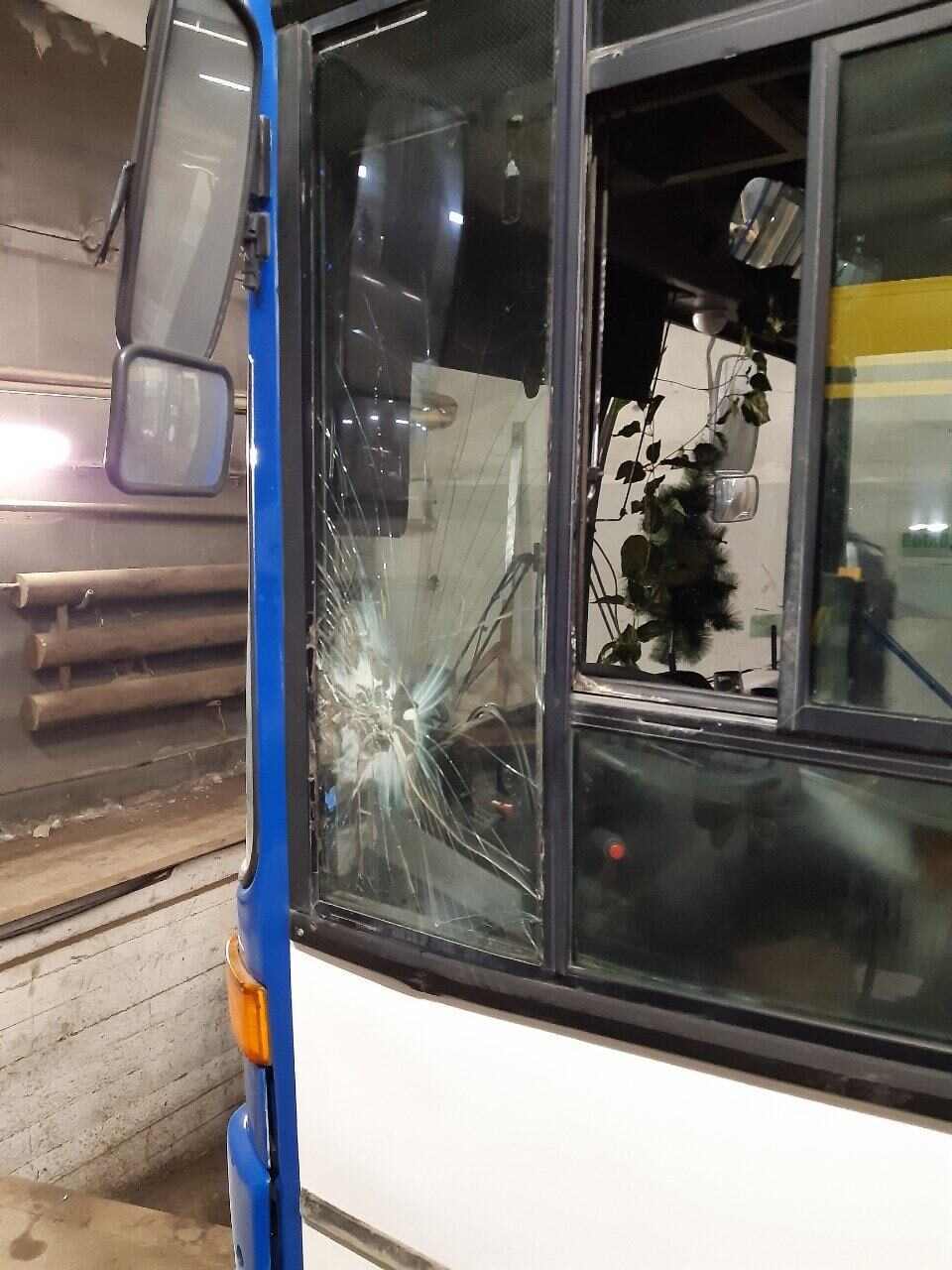 Пример работ по замене стекла автобуса АвтостеклаПрофи