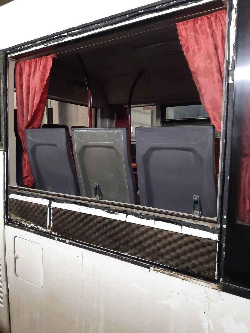 фото замена бокового стекла автобуса в автосервисе